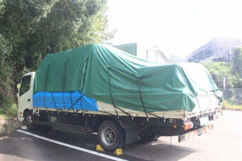 貸出駐車場(※車両は他社車両です)
