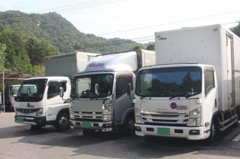 貸出駐車場(※車両は他社車両です)